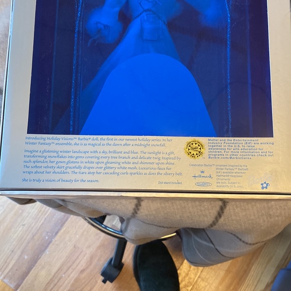 Holiday Visions Barbie, Winter Fantasy , 1st in the series, 2003 special edition - Picture 4 of 7